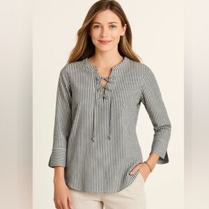 Like New Vineyard Vines Harbor Savannah Lace-Up Pop Over
